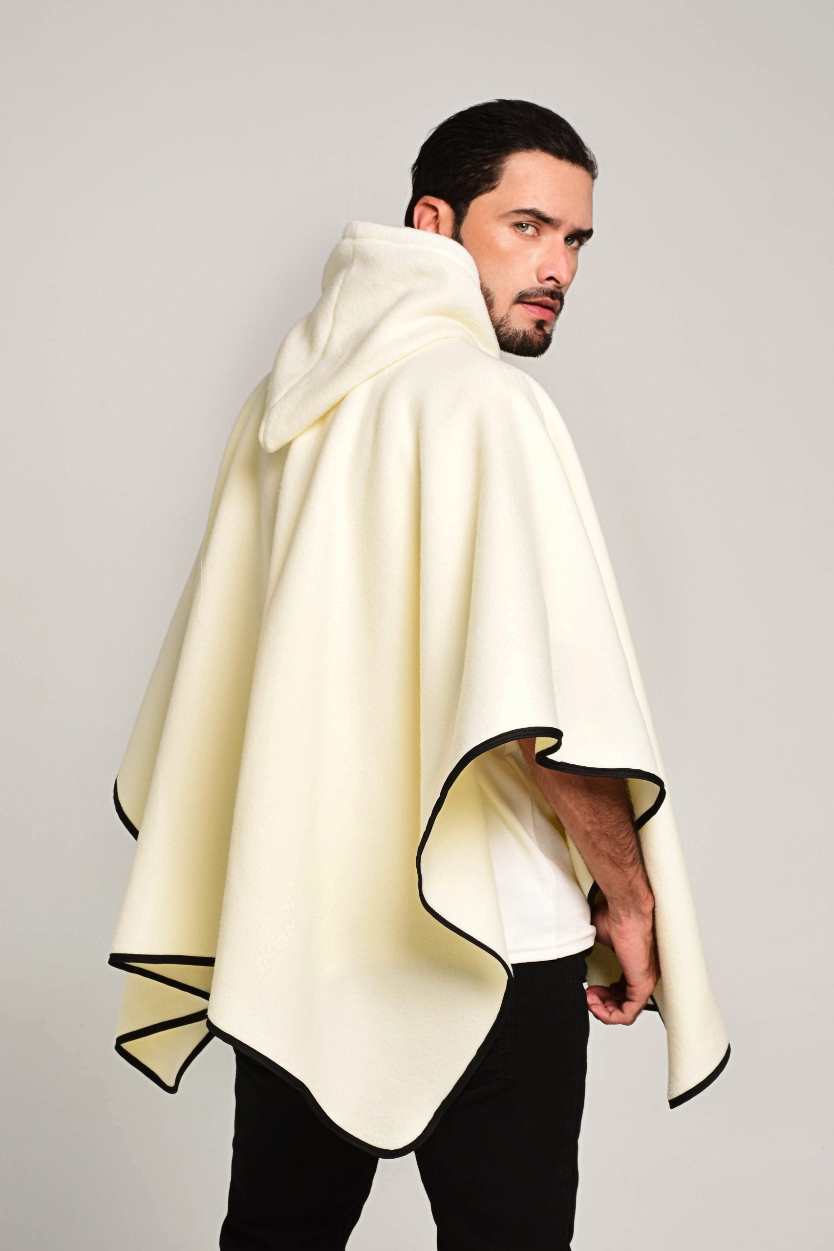 Ruana Capucha Modelo 1